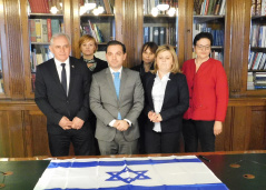 27. mart 2018. Članovi PGP sa Izraelom potpisali se na zastavu Izraela